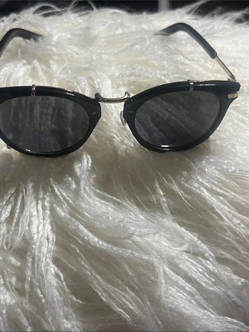 Robert Graham stylish round